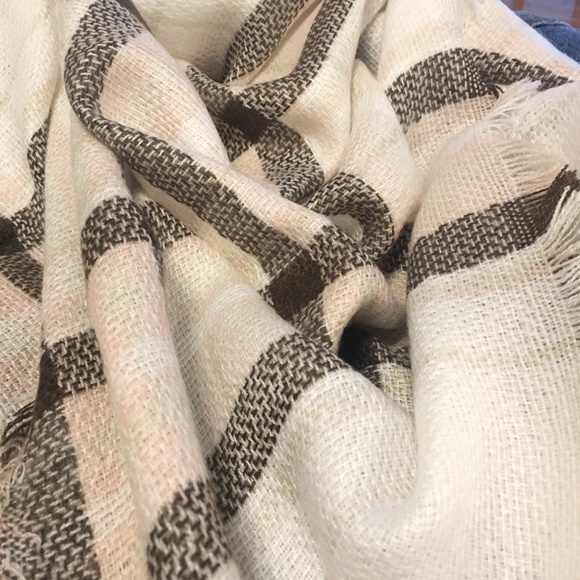 NWT Plaid Blanket Scarf Wrap - Picture 3 of 5
